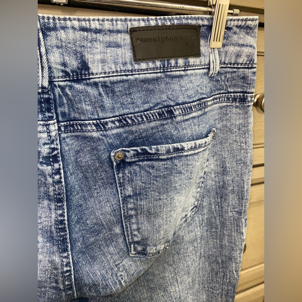 Twenty one Black Ankle Distressed Blue Jeans size 13/14 - Picture 9 of 17